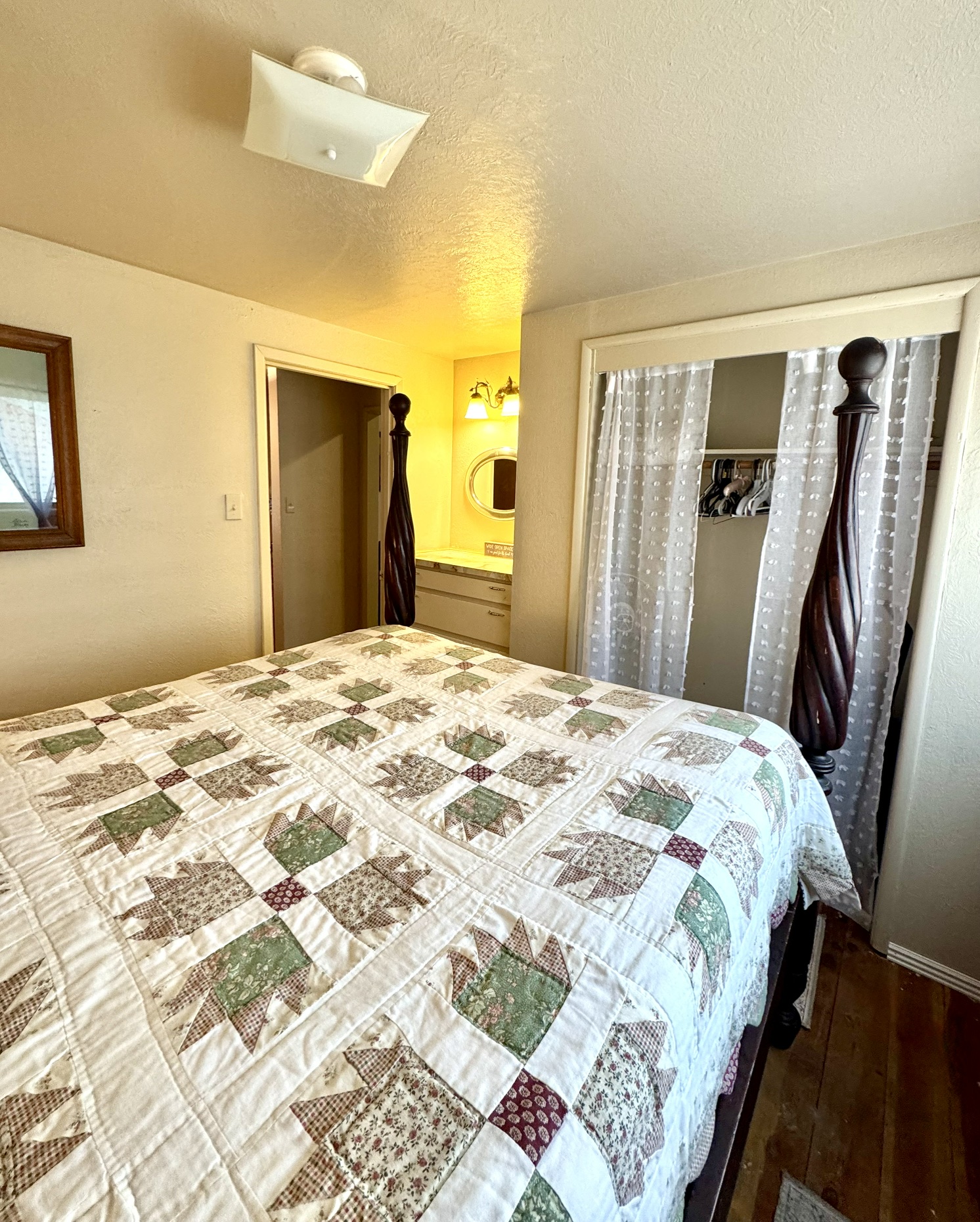 moms cabin bedroom